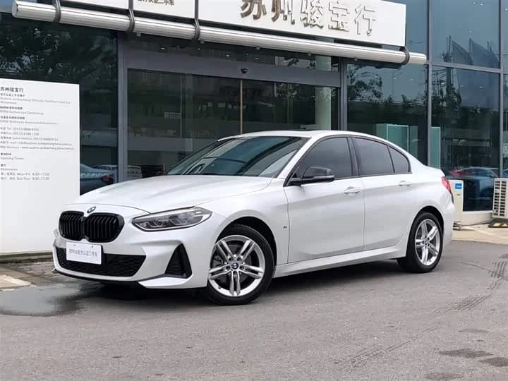 BMW 1-Series (2022) | 1.5 л, 136 л.с.