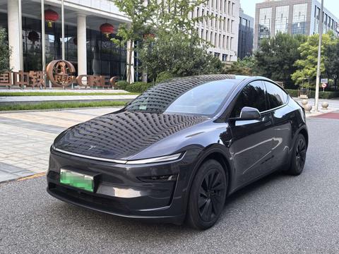 Tesla Model Y 2025