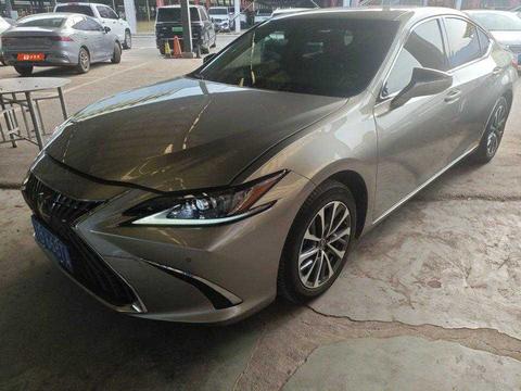 Lexus ES 2022