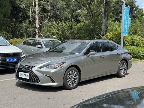 Lexus ES 2023