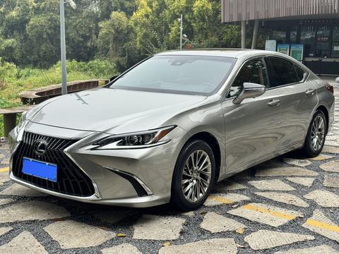 Lexus ES 2021