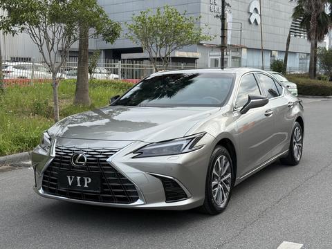 Lexus ES 2025