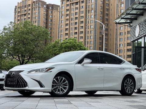 Lexus ES 2022