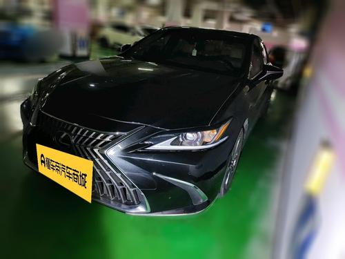 Lexus ES 2022