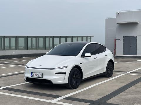 Tesla Model Y 2025