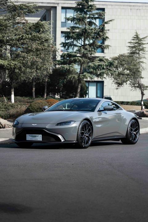 Aston Martin Vantage 2022
