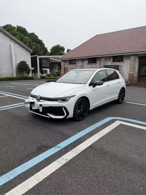 Volkswagen Golf 2025