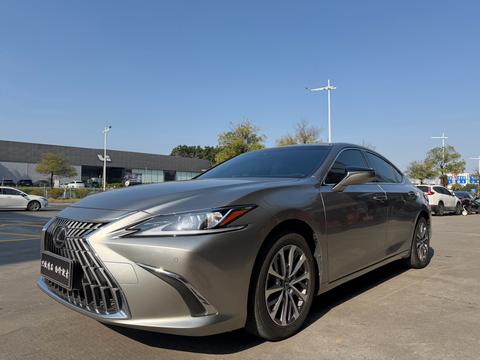 Lexus ES 2022