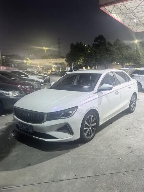 Geely Emgrand 2022