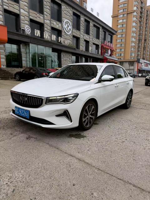 Geely Emgrand 2022