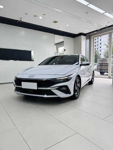 Hyundai Elantra 2023