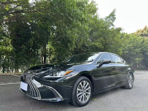 Lexus ES 2022