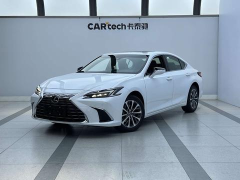 Lexus ES 2025