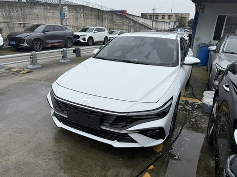 Hyundai Elantra 2022