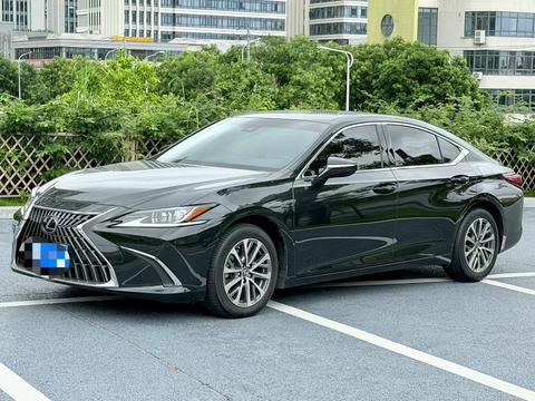 Lexus ES 2022