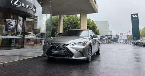Lexus ES 2022