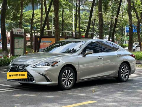 Lexus ES 2022