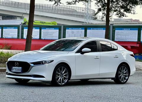 Mazda 3 Axela 2022