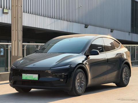 Tesla Model Y 2025
