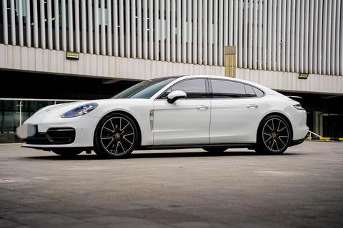 Porsche Panamera 2022