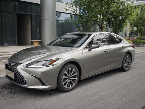 Lexus ES 2024