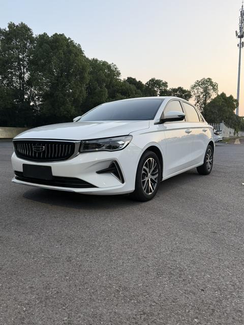 Geely Emgrand 2023