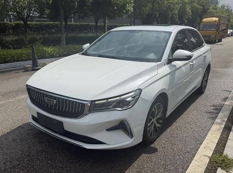 Geely Emgrand 2022
