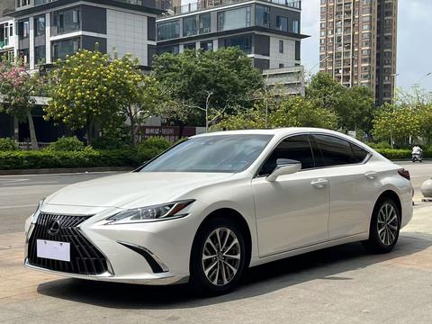 Lexus ES 2022