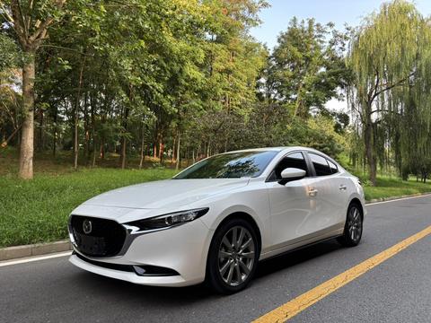 Mazda 3 Axela 2022
