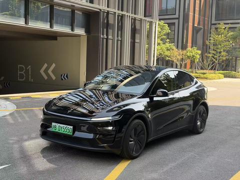 Tesla Model Y 2025