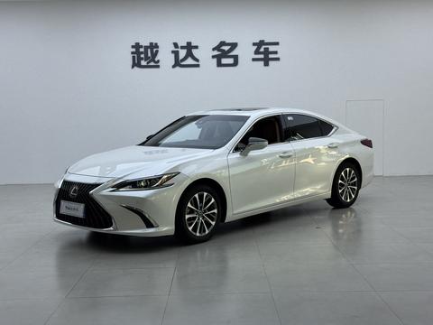 Lexus ES 2024