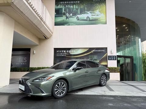 Lexus ES 2022