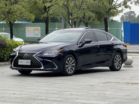 Lexus ES 2022