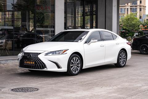 Lexus ES 2022