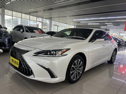 Lexus ES 2022