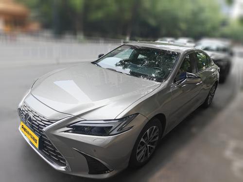 Lexus ES 2025