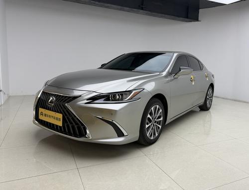 Lexus ES 2022