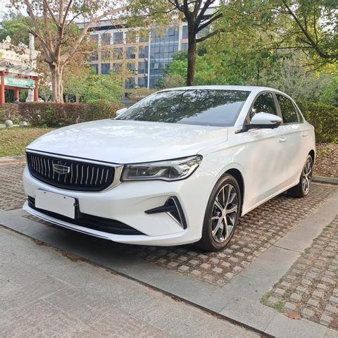 Geely Emgrand 2022