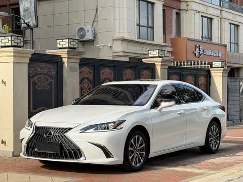 Lexus ES 2022