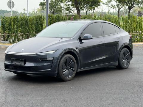 Tesla Model Y 2025