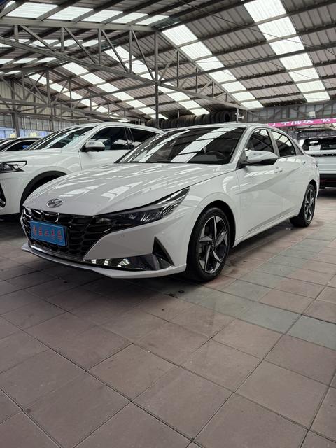 Hyundai Elantra 2022
