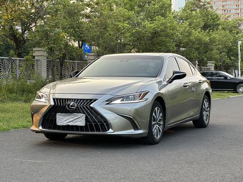 Lexus ES 2022