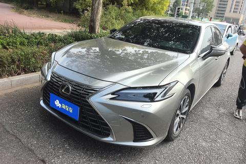 Lexus ES 2025