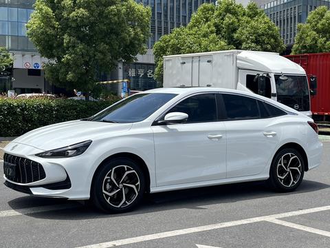 MG 5 2025