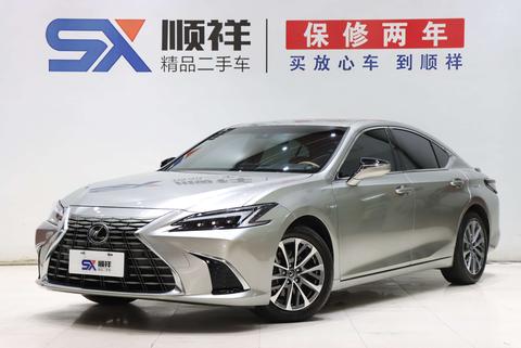 Lexus ES 2025