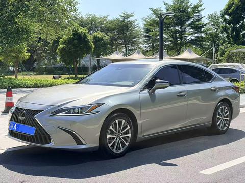 Lexus ES 2022