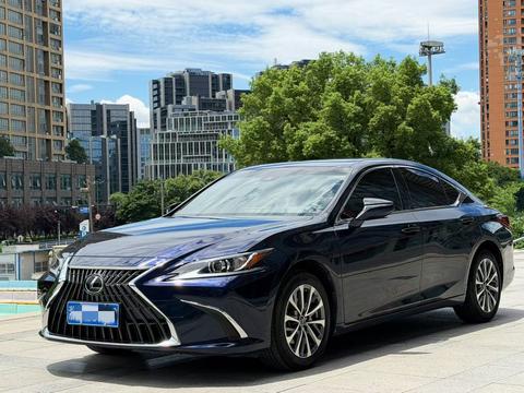 Lexus ES 2022