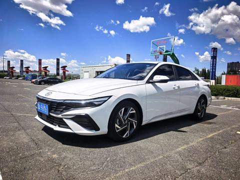 Hyundai Elantra 2023