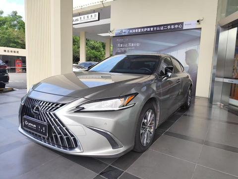 Lexus ES 2024