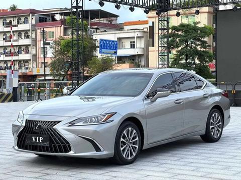 Lexus ES 2022